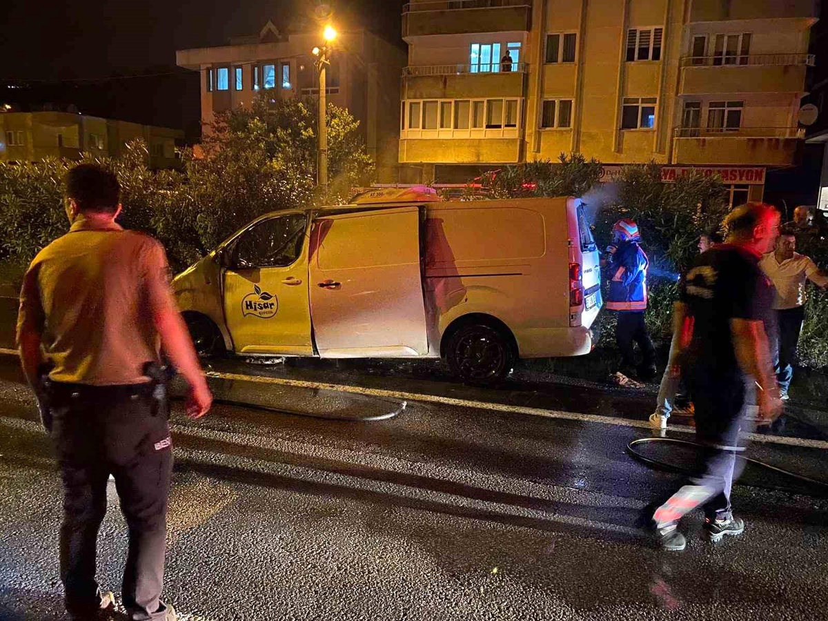 Giresun\'da seyir halindeki otomobil alev alev yandı