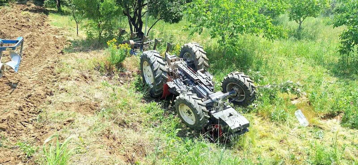 Manisa\'da Traktör Devrildi: Sürücü Ağır Yaralandı