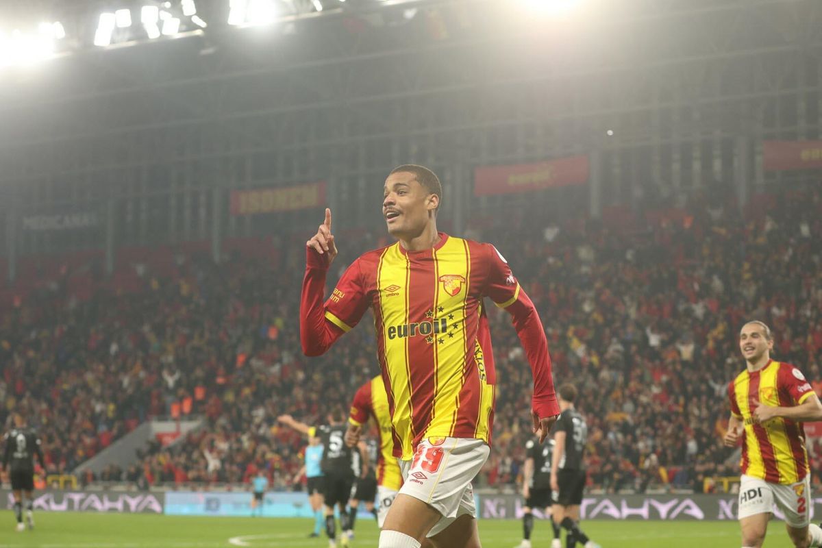 Göztepe, Armstrong\'u Transfer Etti