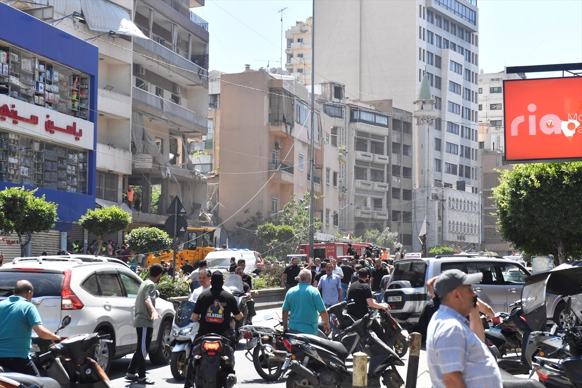 İsrail\'in Beyrut\'a Hava Saldırısı: 3 Ölü, 15 Yaralı