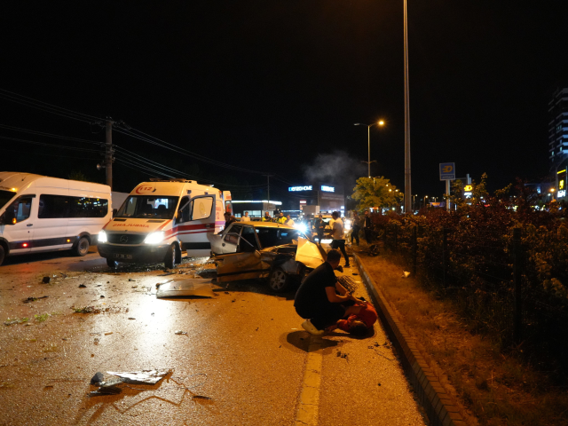 Kastamonu'da can pazarı: Yaralıyı kurtarmaya çalışanlara başka bir araç çarptı; 6 yaralı