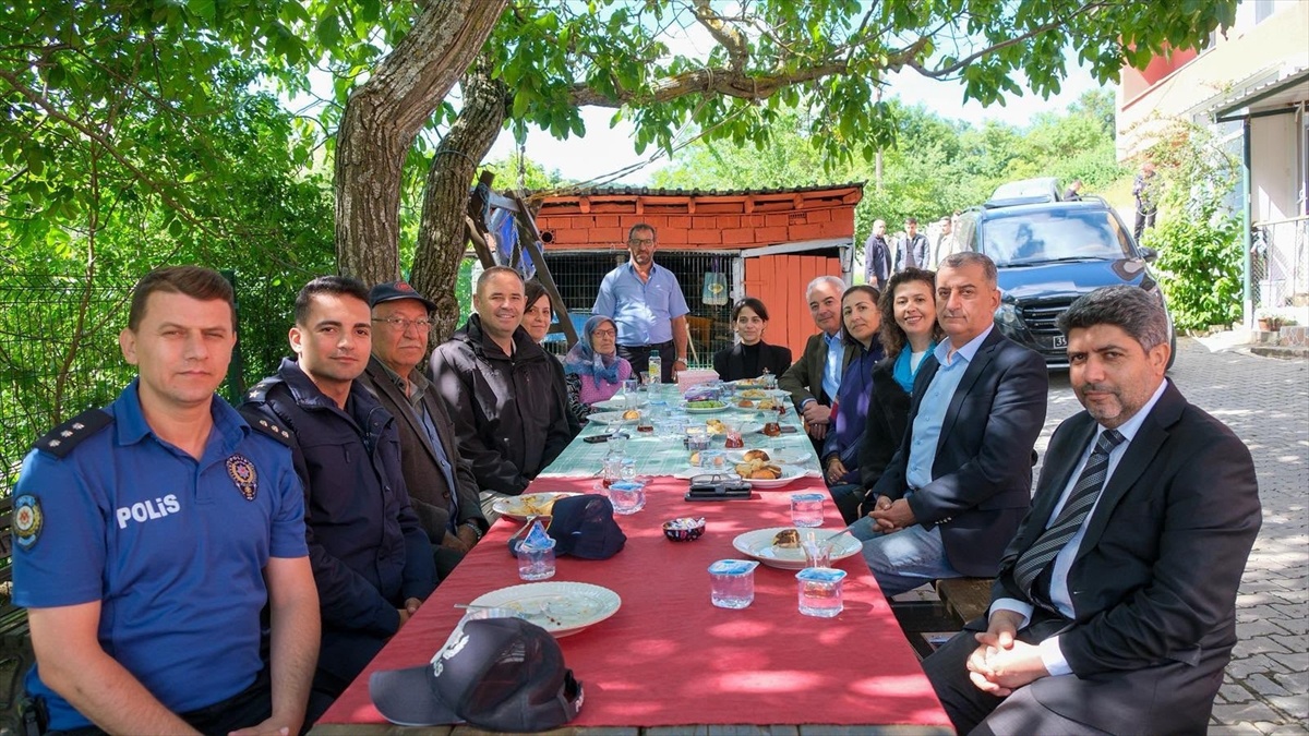 Vali Turan, Şehit Anıl Yalap\'ın Ailesini Ziyaret Etti