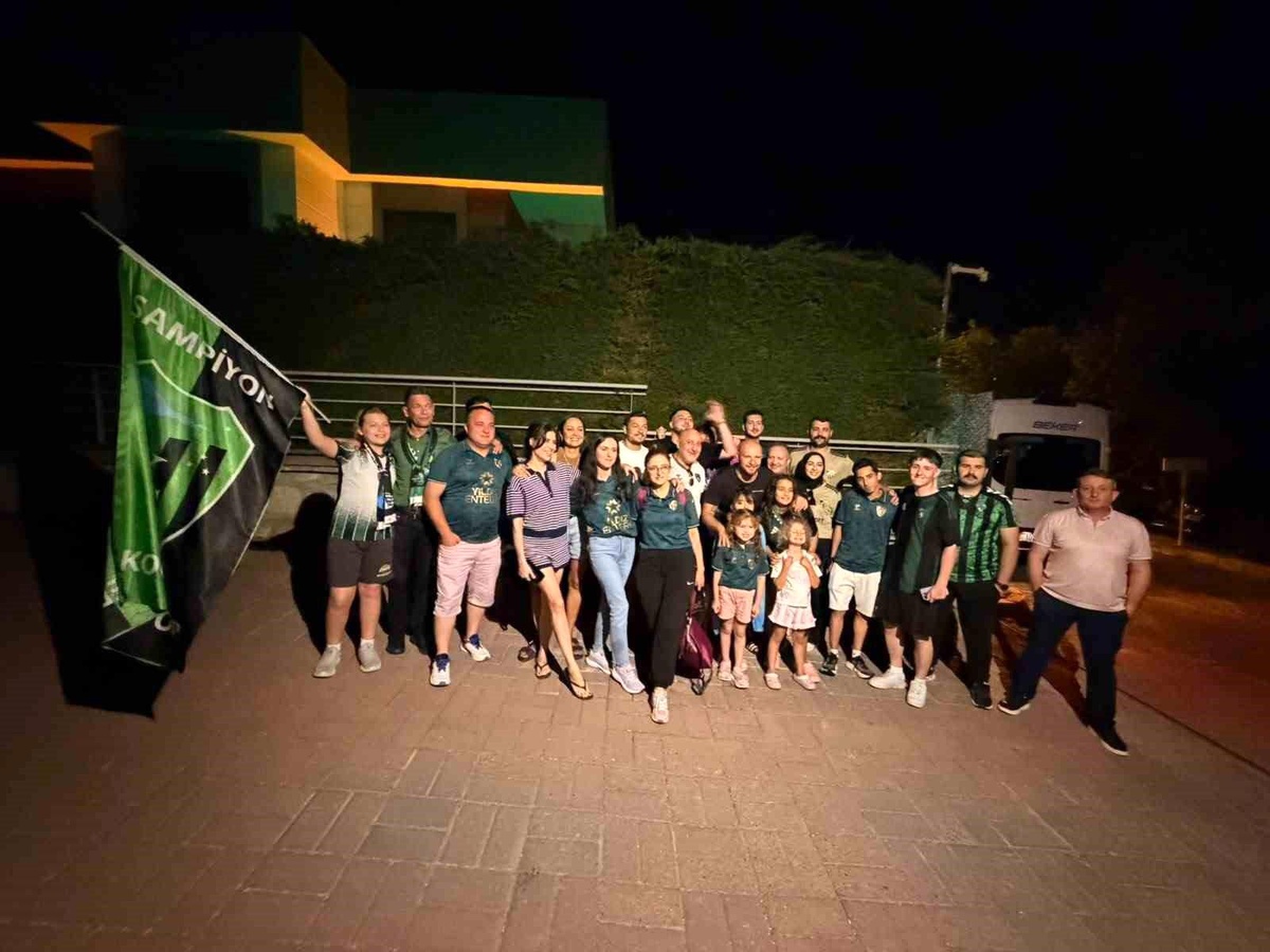 Kocaelispor\'un İki Kaptanına Duygusal Veda