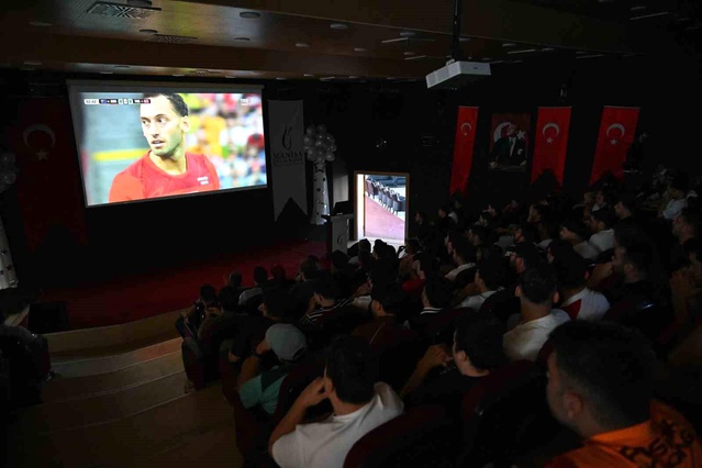 Üniversitede Dünya Kupası Coşkusu