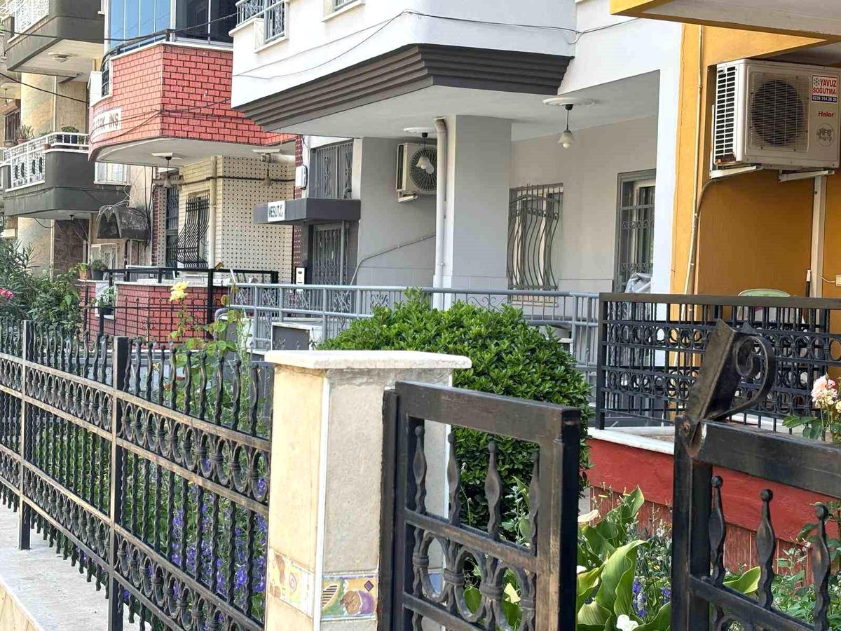 Boşanma Draması: Eşini Vurdu, Kızını Darbetti