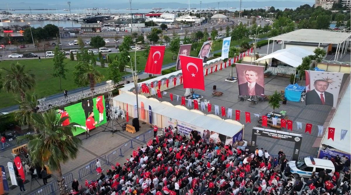 Milli maç heyecanı Pendik Sahili\'nde doyasıya yaşandı