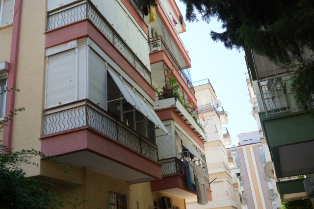 Öğretmen koca, 3 çocuğu evdeyken eşini ve kayınpederini öldürdü