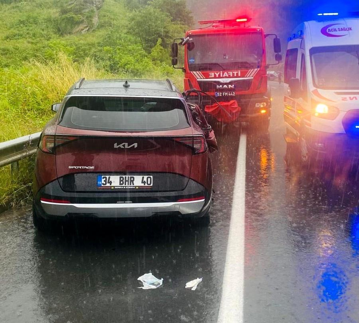 Ünye\'de Sağanak Trafiği Felç Etti
