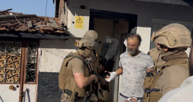 Özel harekat evi ablukaya aldı, yakalanınca
