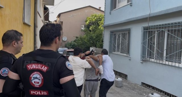 Özel harekat evi ablukaya aldı, yakalanınca