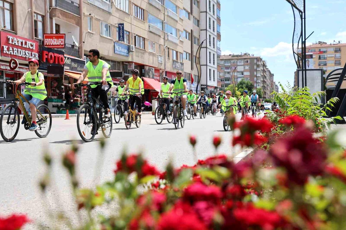 Elazığ\'da Bağımlılıkla Mücadele İçin Bisiklet Turu