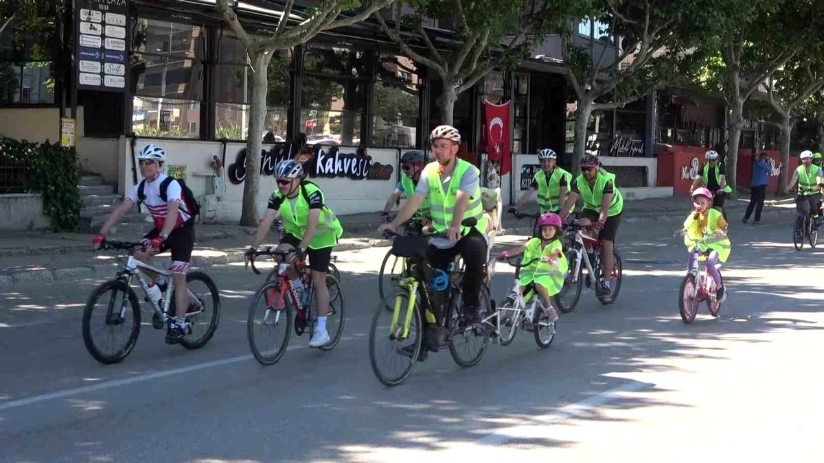 Bursa\'da Yeşilay Bisiklet Turu Yoğun İlgiyle Yapıldı