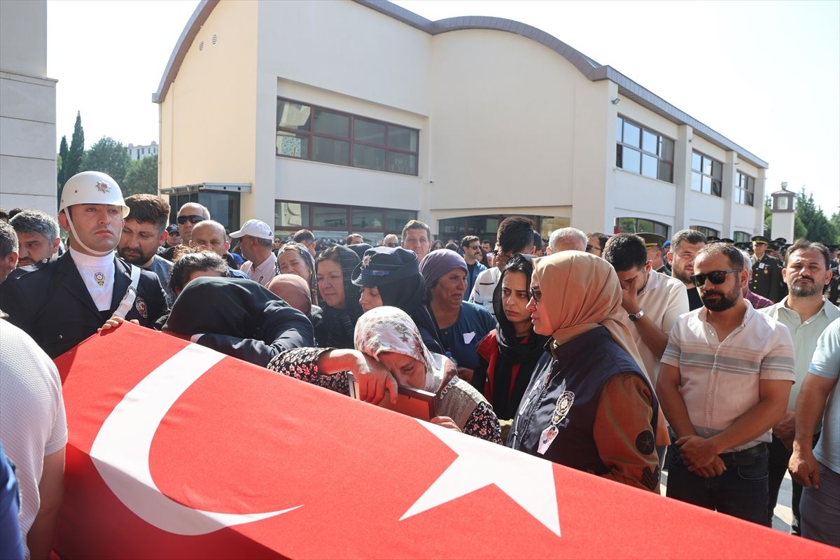 KADES İhbarında Şehit Olan Polis Memuru Tayfun Baş Son Yolculuğuna Uğurlandı