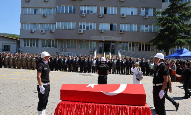 Şehit polisin eşinden veda: Tayfun korkma, cennete gidiyorsun