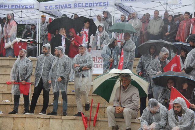 Sivas’ta Yağmur Altında Dünya Kupası Maçı