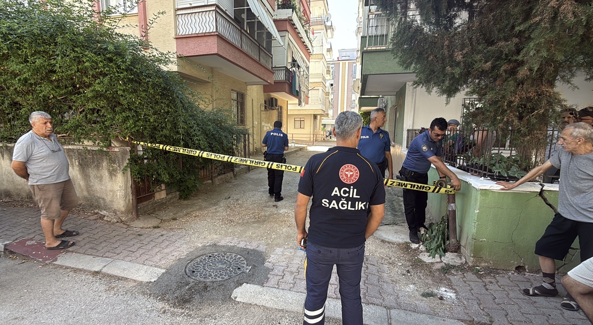 Öğretmen eşini ve kayınpederini tüfekle öldürdü