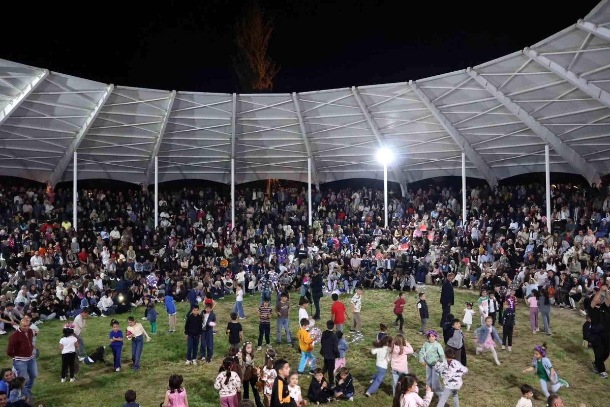 Tortum Şelalesi Festivali\'nde renkli ve coşkulu anlar yaşandı