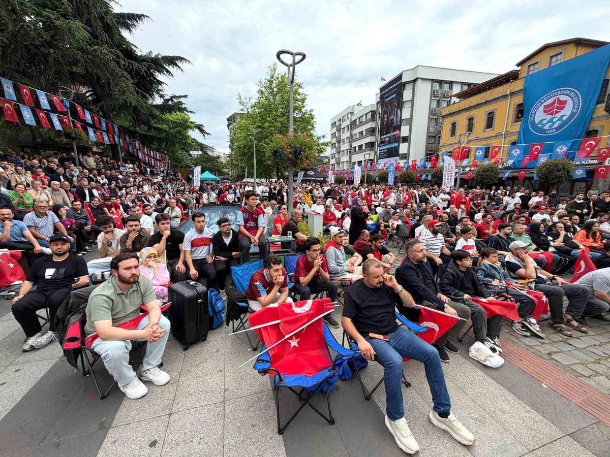 Trabzon\'da dev ekran üzüntüsü: Türkiye 2-0 mağlup
