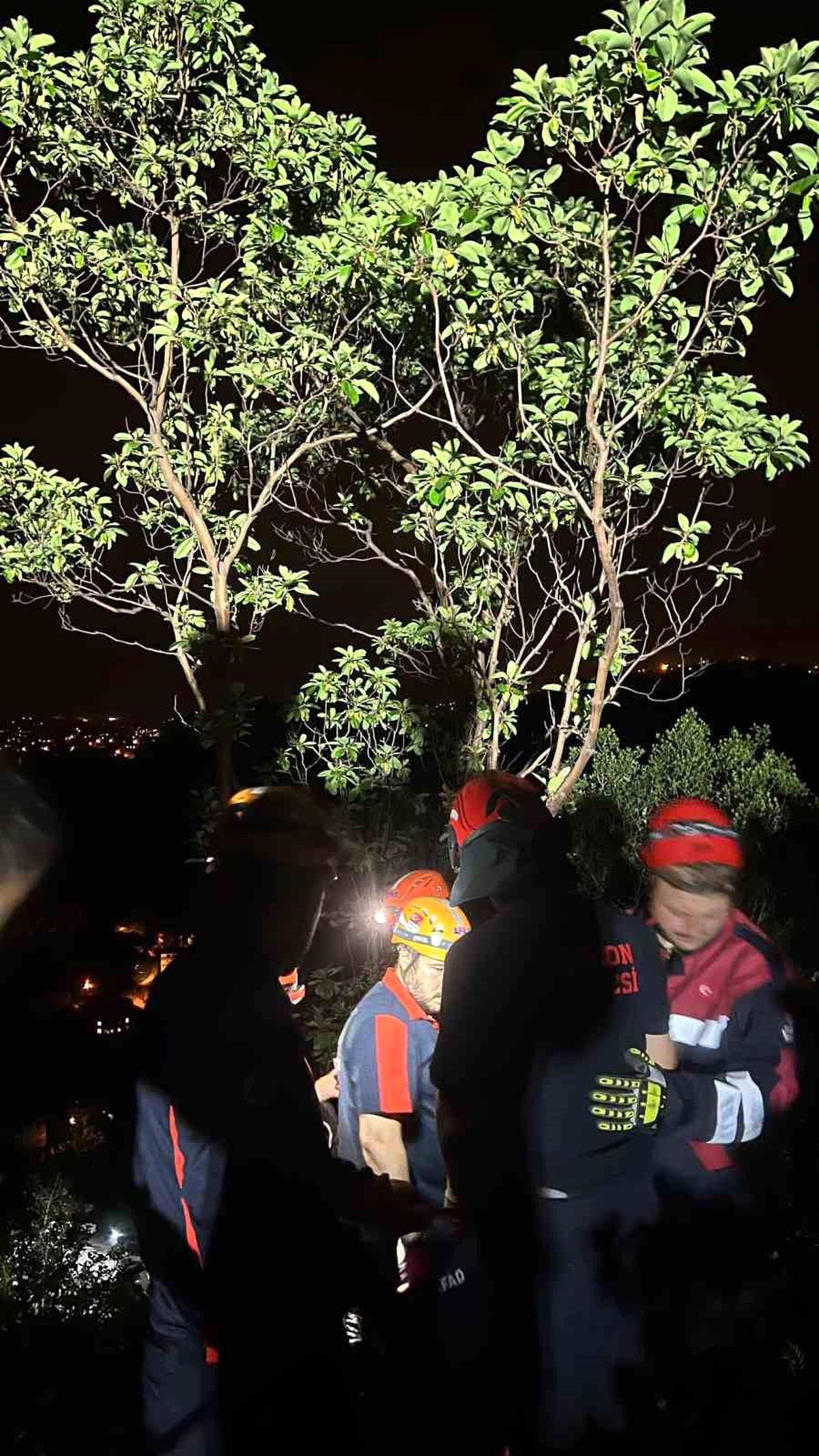 Trabzon\'da sarp yamaçta mahsur kalan şahıs kurtarıldı