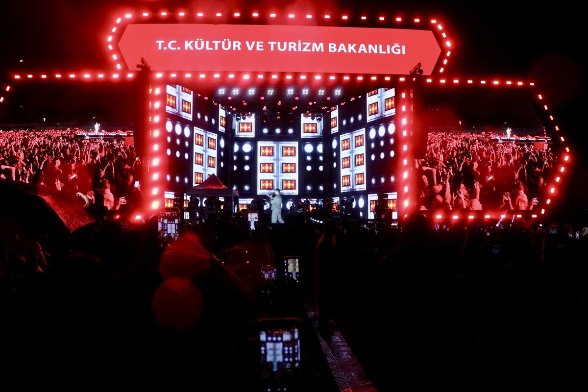 Trabzon Kültür Yolu Festivali Murat Boz Konseriyle Sona Erdi