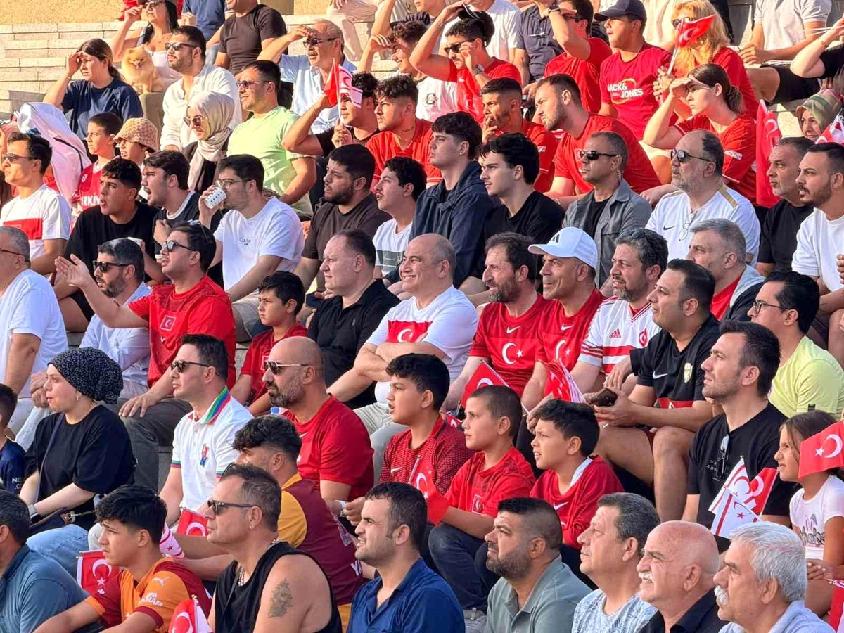 Kıbrıs\'ta Dünya Kupası heyecanı: Lefkoşa\'da dev ekran