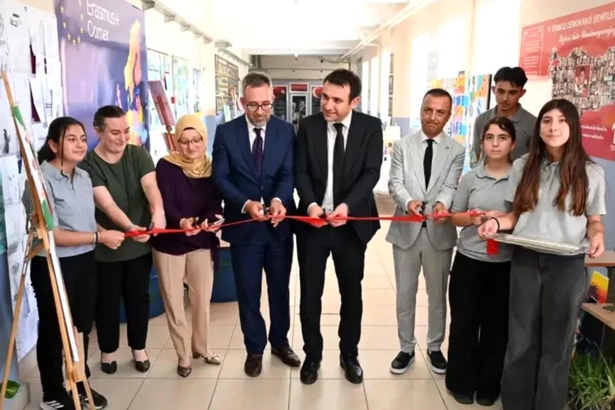 Yenipazar Merkez Ortaokulu\'nda Yıl Sonu Sergisi Açıldı