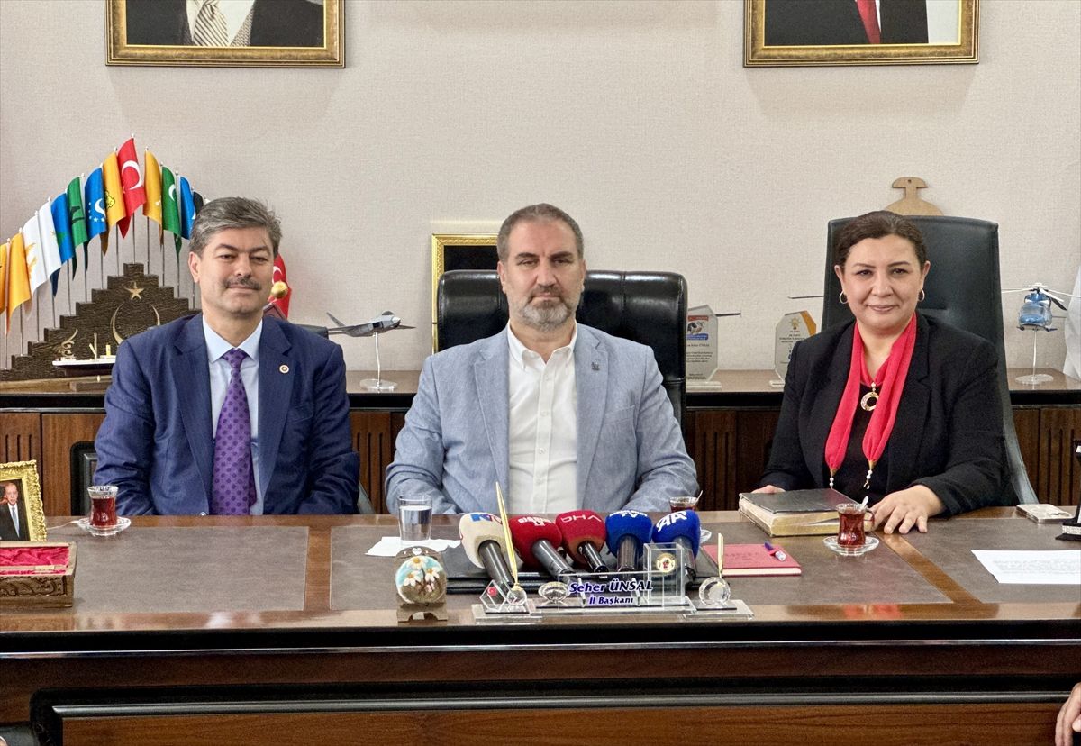 AK Parti\'den \'uyumak yok, son 2 yıl\' çağrısı