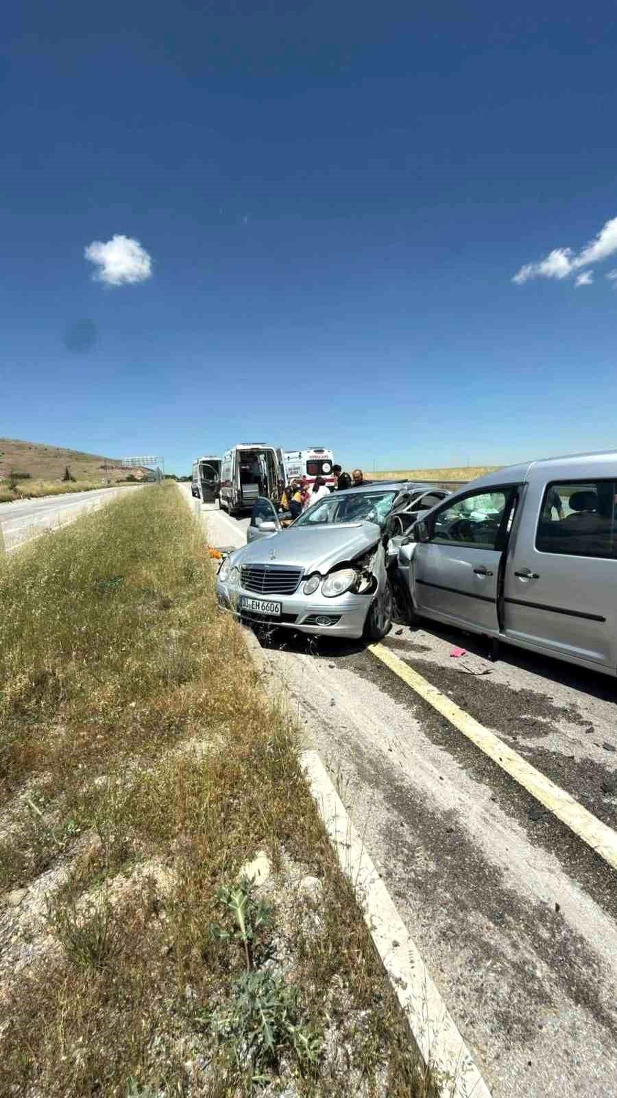 Afyonkarahisar\'da Trafik Kazası: 1 Ölü, 6 Yaralı