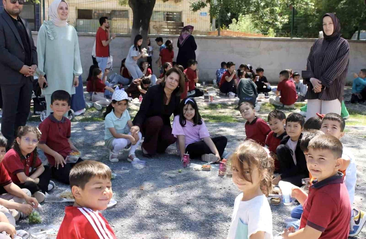 Altıntaş\'ta Hayır Çarşısı Etkinliği