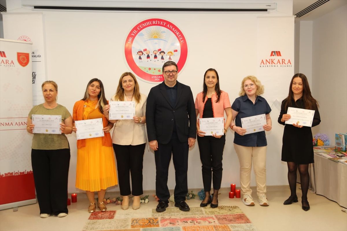 Gölbaşı\'nda Öğretmenlere Sertifika Töreni