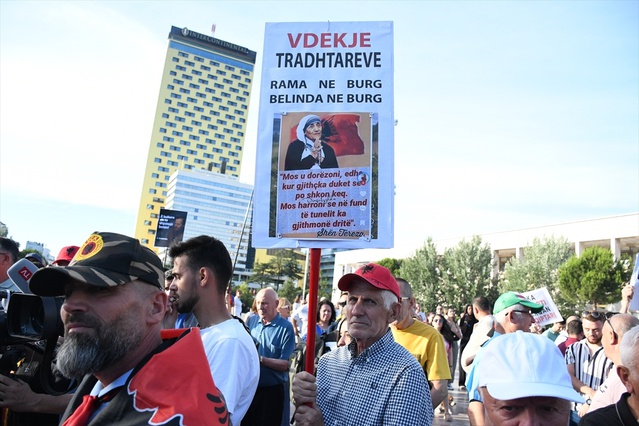 Arnavutluk’ta Trump projesi protestoları 16. gününde