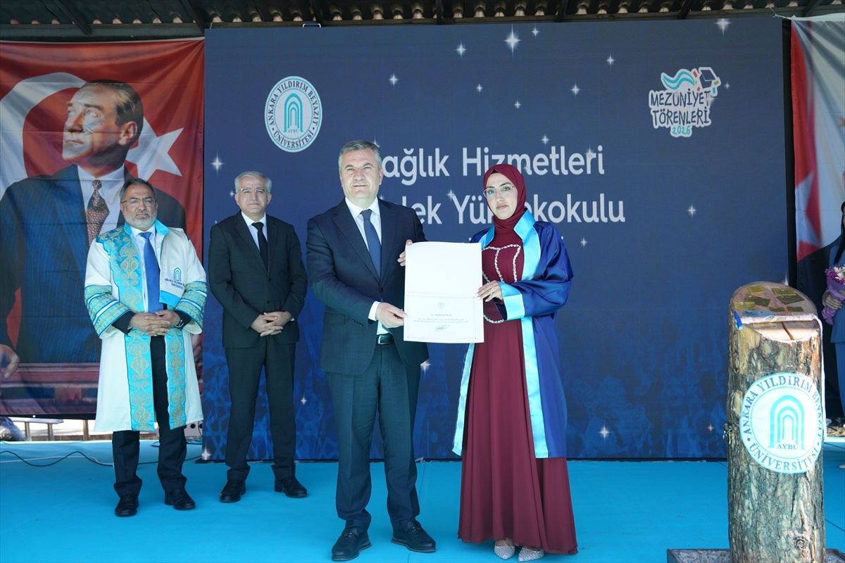 AYBÜ\'de Mezuniyet Coşkusu