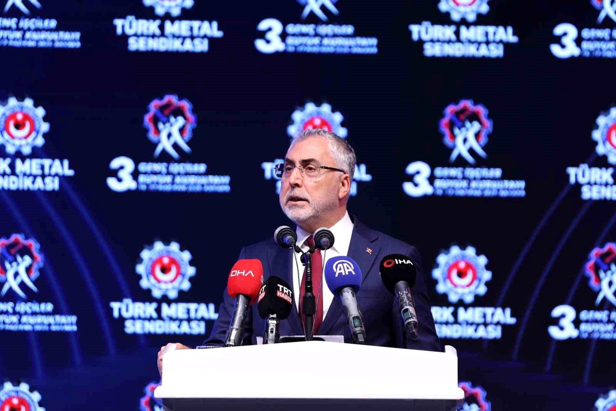 Bakan Işıkhan: Gençler dijital bağımlılığa dikkat etmeli