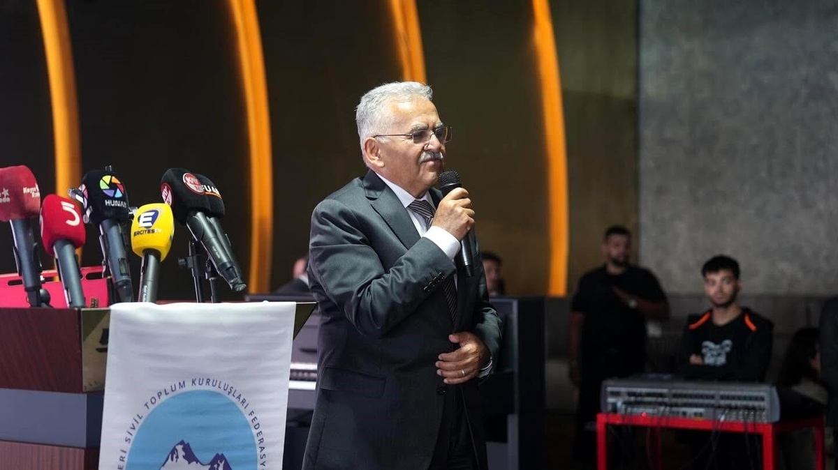 Başkan Büyükkılıç\'tan 8. Kayserililer Zirvesi\'nde birlik, beraberlik ve dayanışma vurgusu