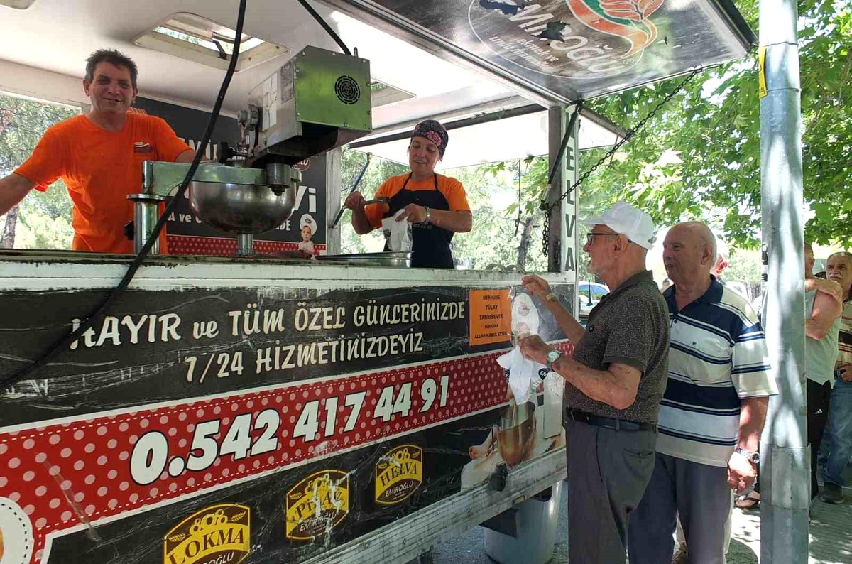 Burhaniye\'de Lokma Hayrı Geleneği