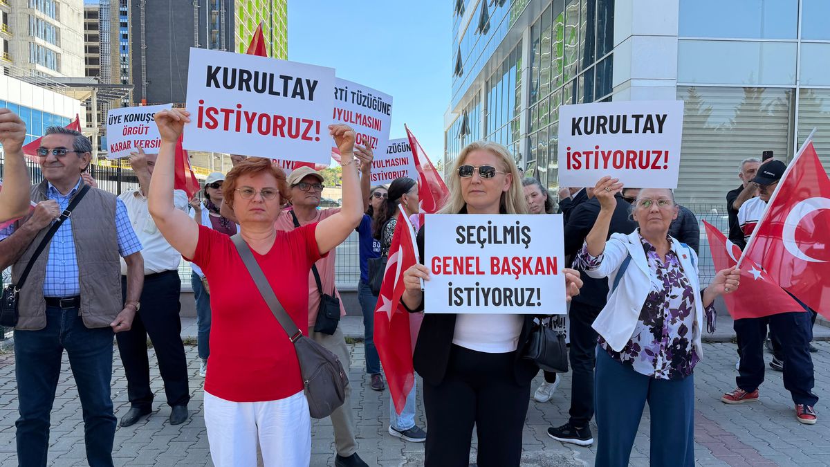 CHP Gönüllüler Kurultay İstiyor