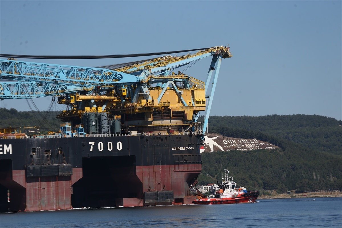 Saipem 7000, Çanakkale Boğazı\'ndan Geçti