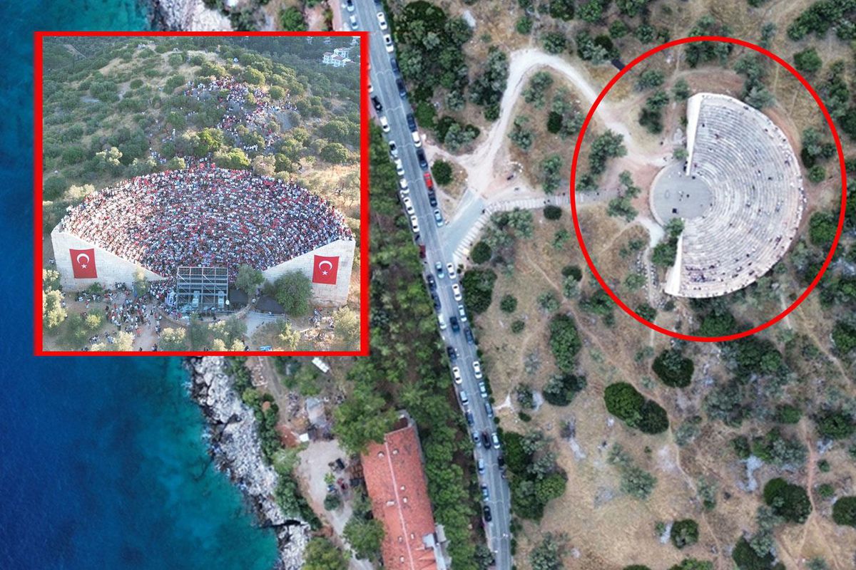 2 bin yıllık antik tiyatroda milli maç heyecanı Görüntüler olay oldu