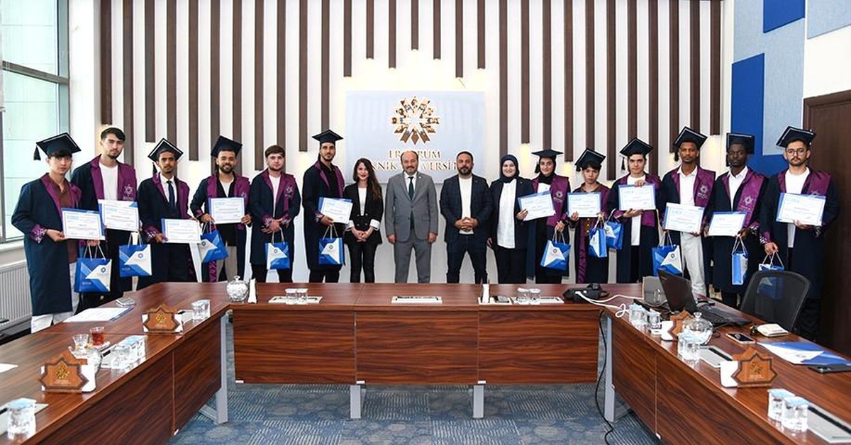 ETÜ\'de Uluslararası Öğrencilerin Mezuniyet Coşkusu