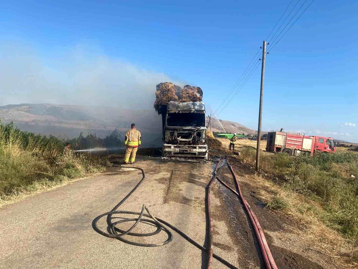Hatay\'da saman balyası yüklü tır alevlere teslim oldu