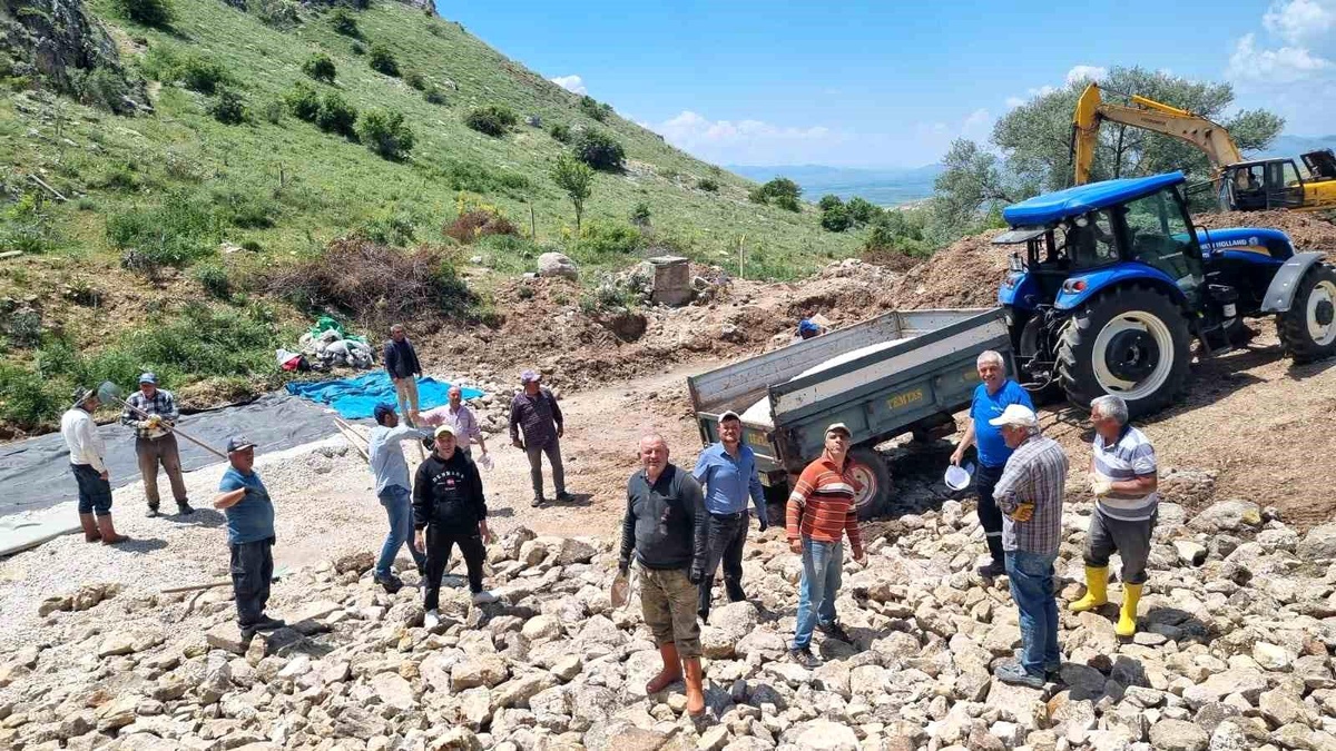 Kınık Köyü\'nde İmece Usulü Su Çalışması