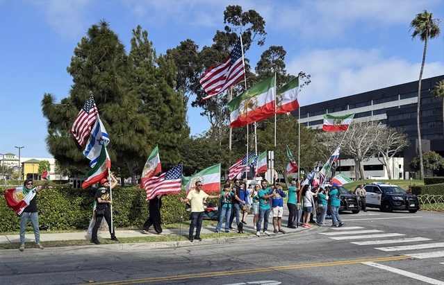 İran Futbol Takımına Los Angeles’ta Protesto
