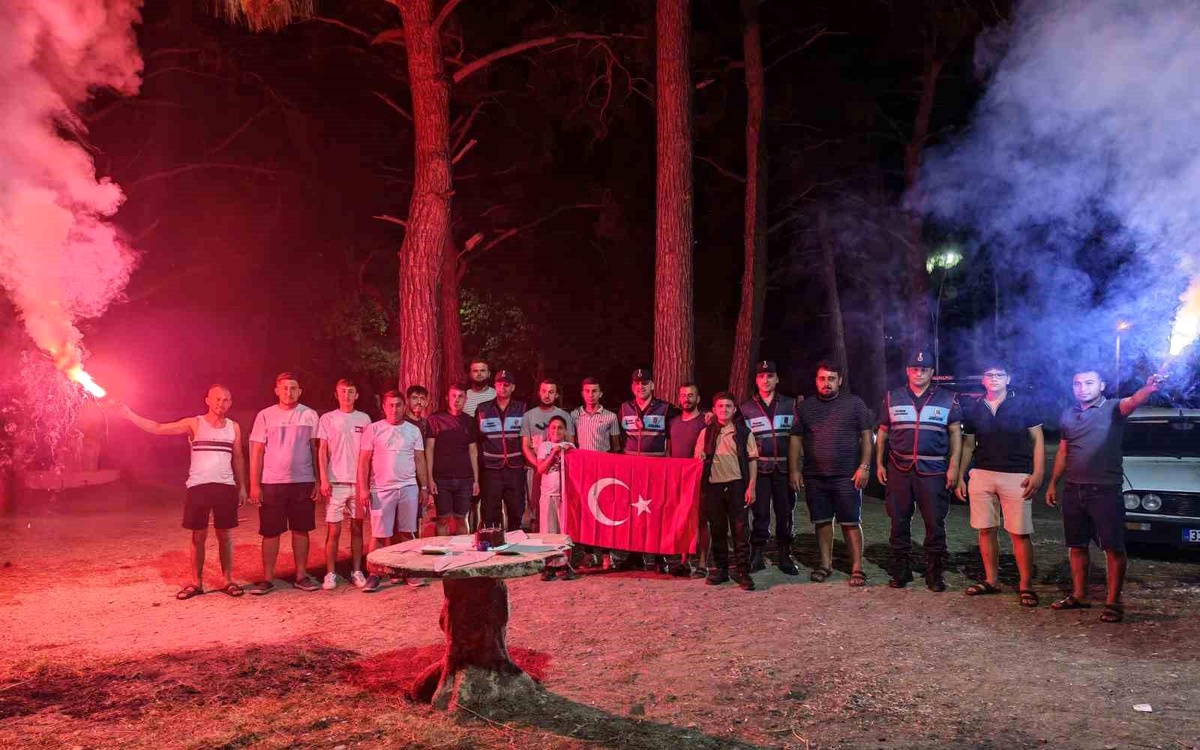 Gençlerden Jandarmaya Meşaleli Sürpriz