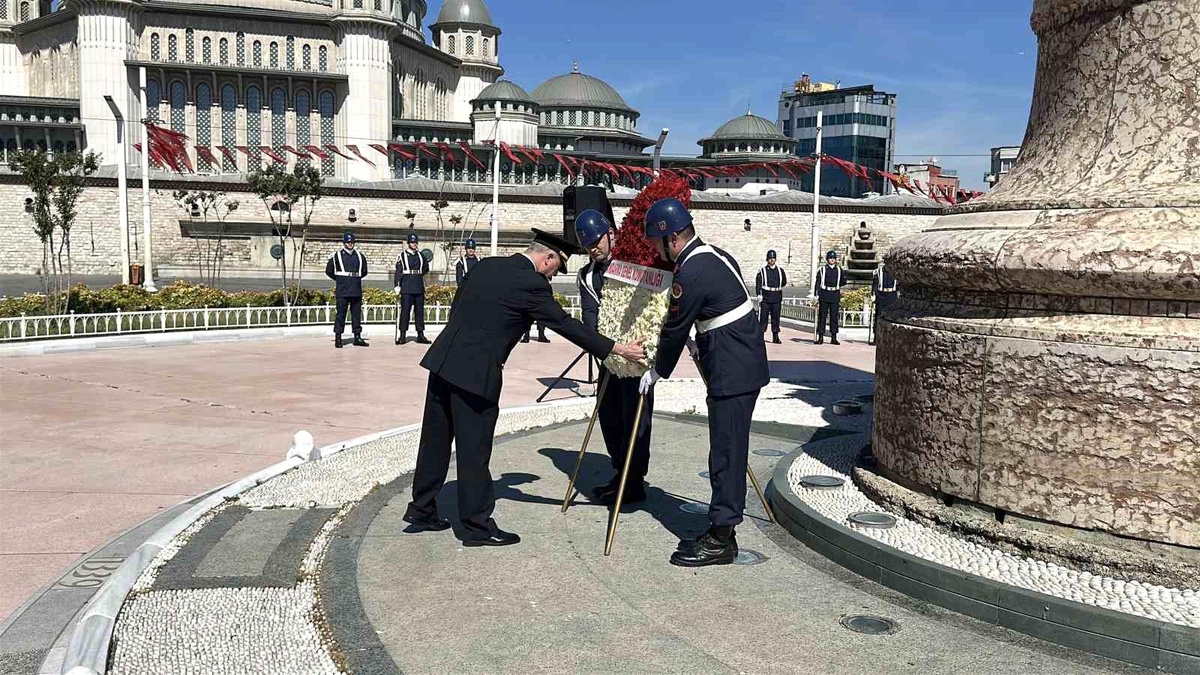 Jandarma\'nın 187. yılında anıta çelenk