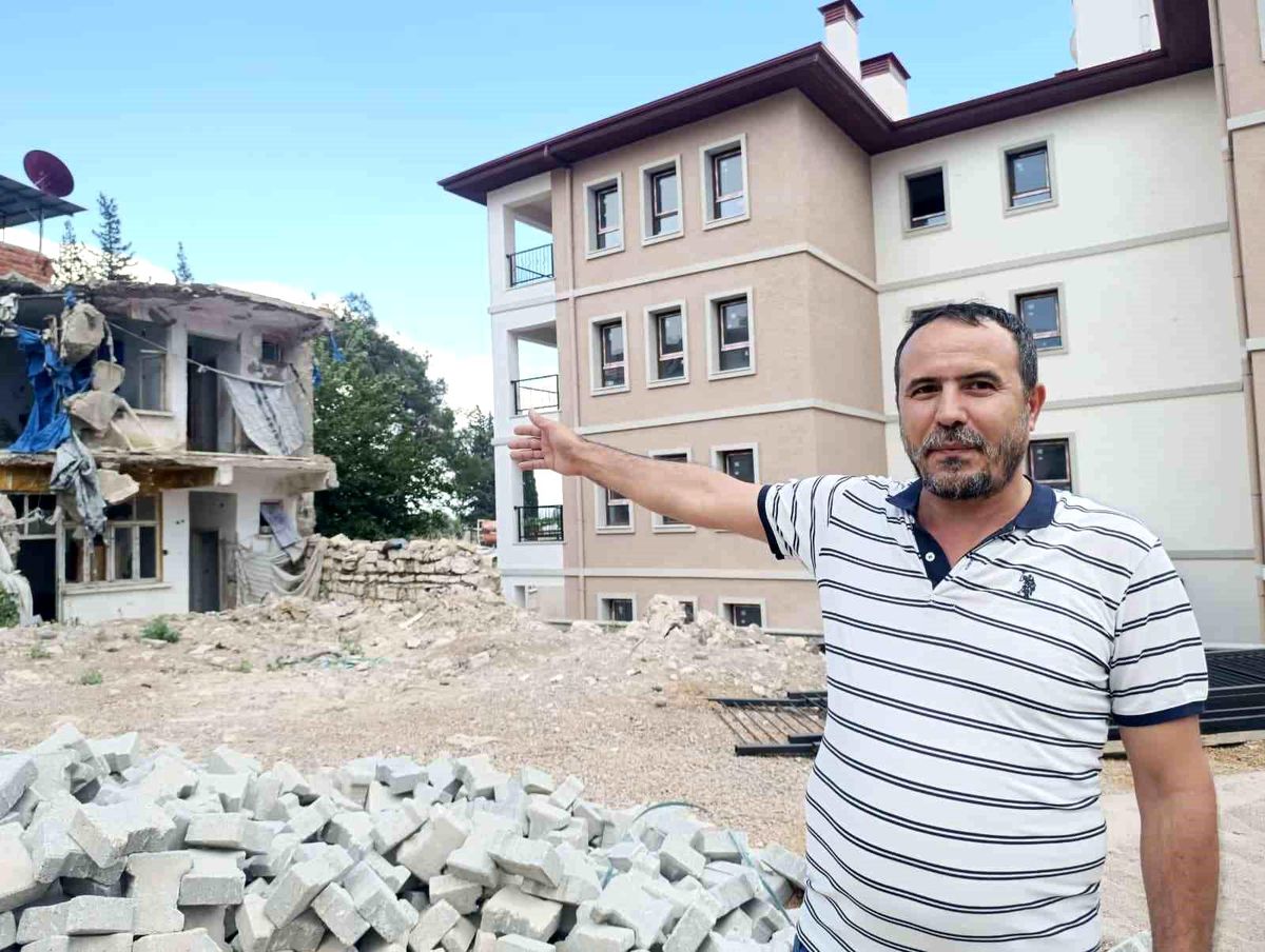 Depremzedelerden metruk binalara acil yıkım çağrısı