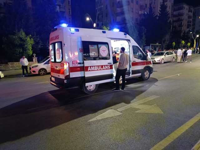 Makas atarak yarışan iki otomobil kaza yaptı: 5 yaralı