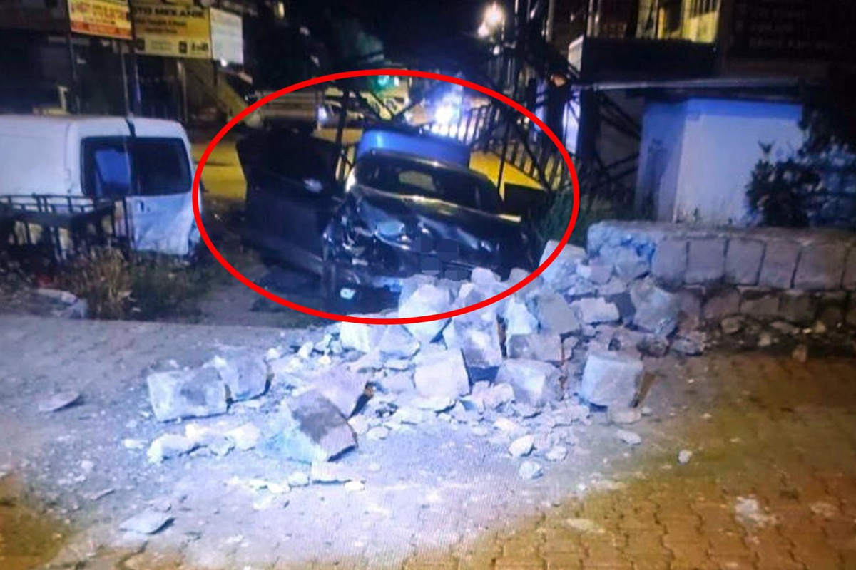 Seyir halindeki otomobile açılan ateşte başından vurulan kadın hayatını kaybetti