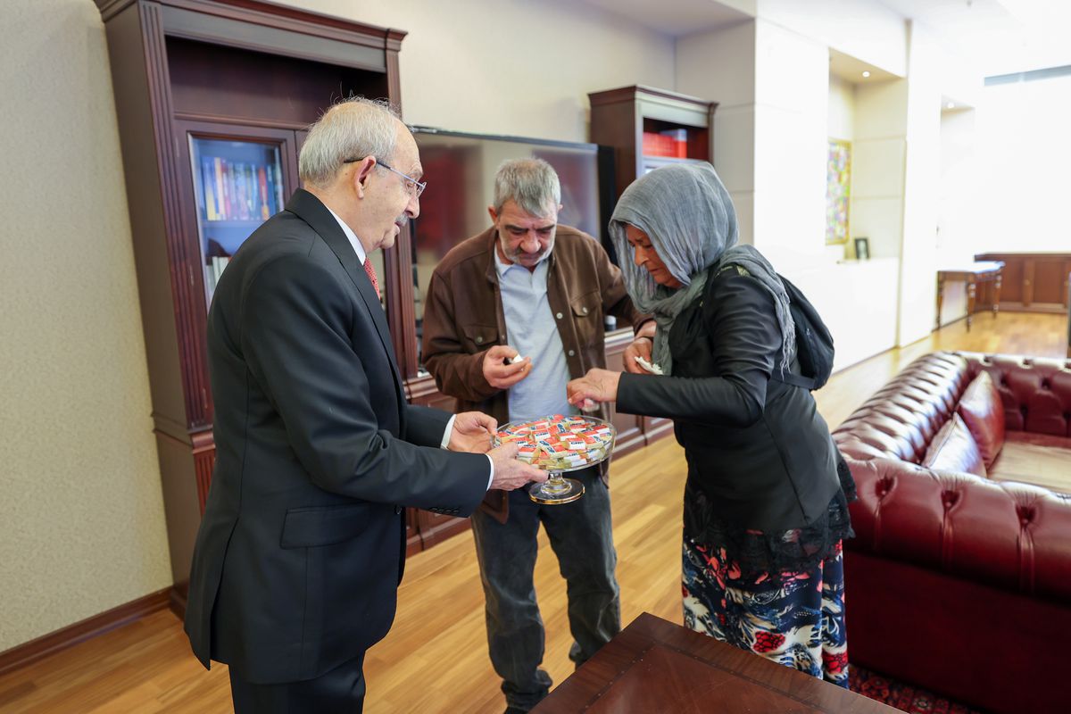 Kılıçdaroğlu, Evsiz Çifti Kabul Etti