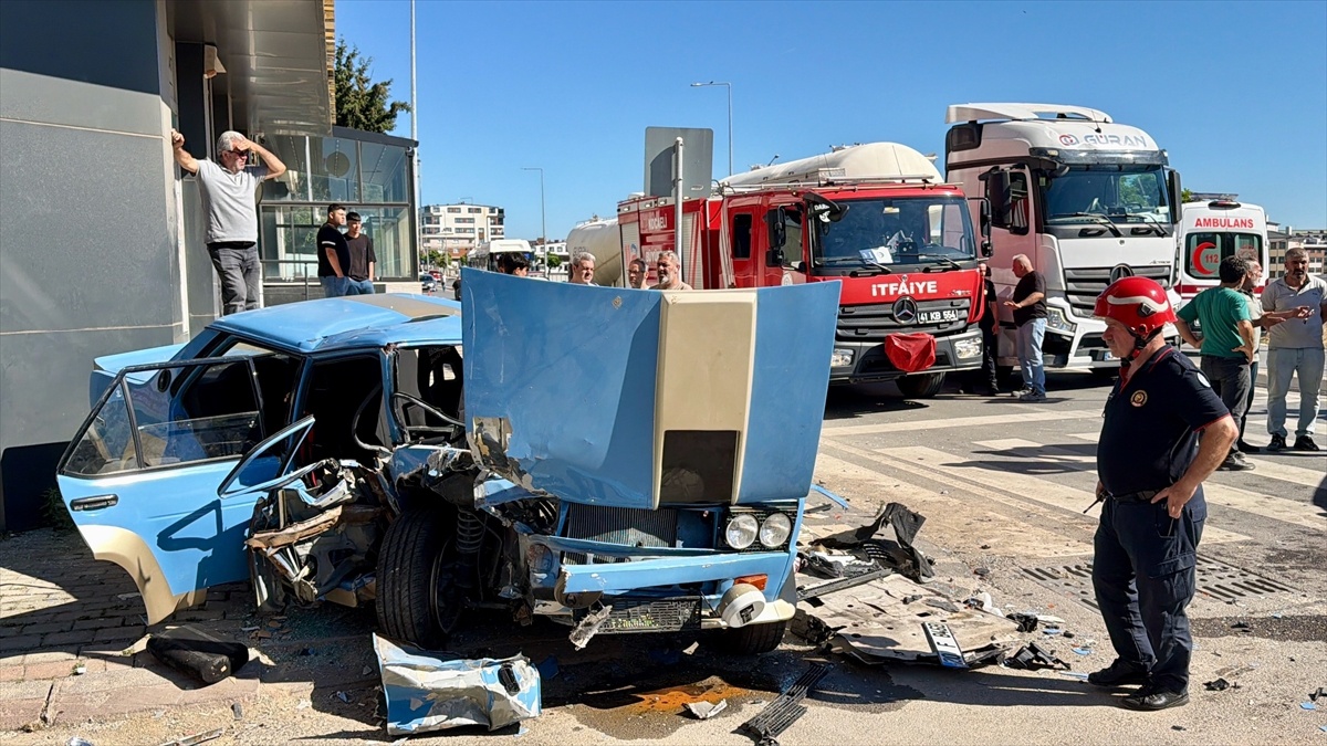 Darıca\'da Trafik Kazası: 3 Yaralı