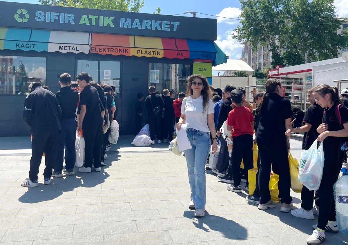 Kütahya Ahteri İmam Hatip Ortaokulu\'ndan Sıfır Atık projesine anlamlı destek